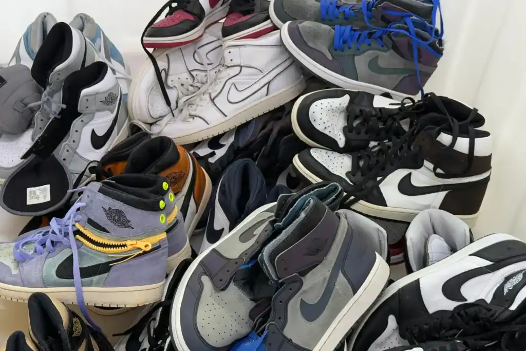 Sneakers